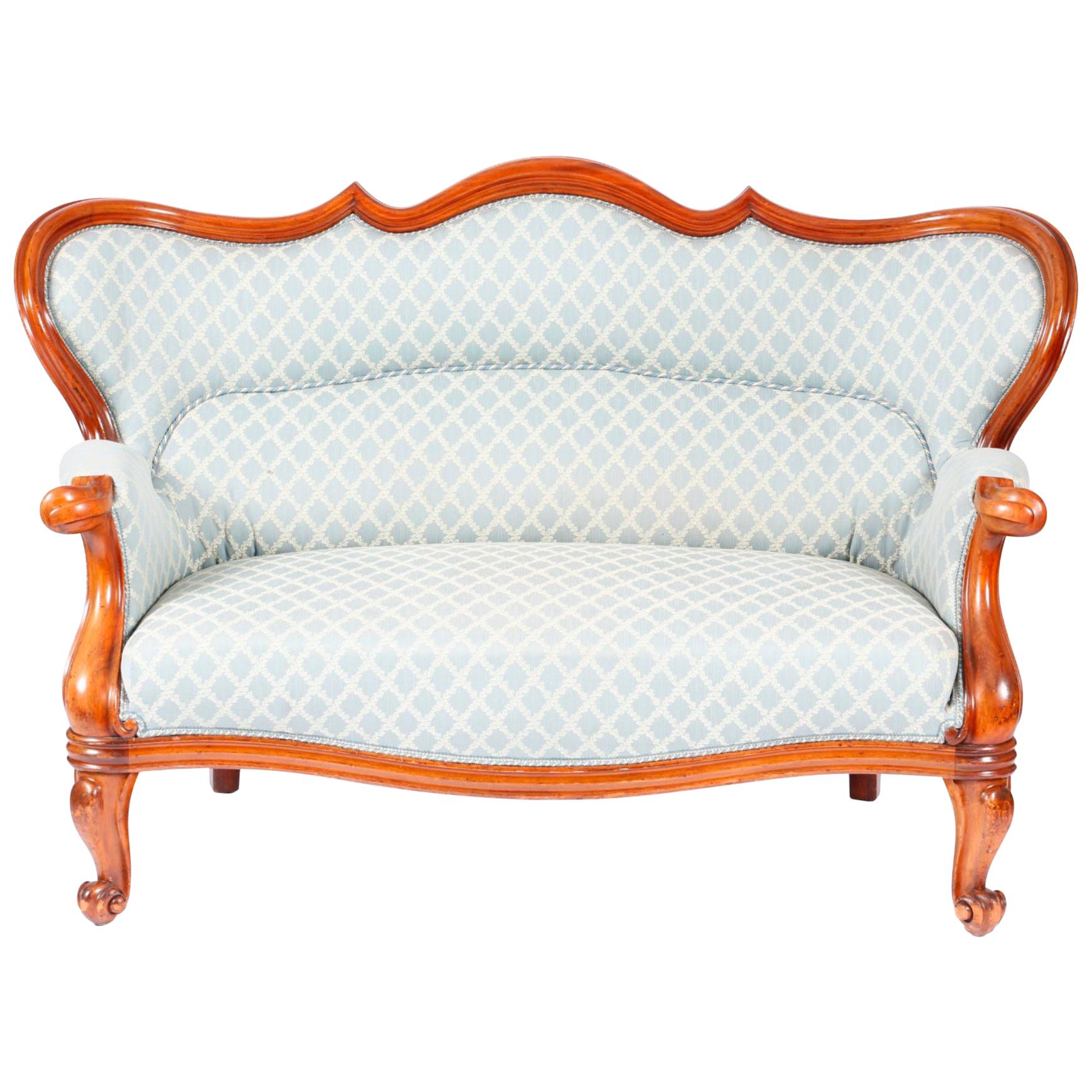 Viktorianisches zweisitziges Mahagoni-Sofa aus dem 19. Jahrhundert mit hellblauem Stoff, England
