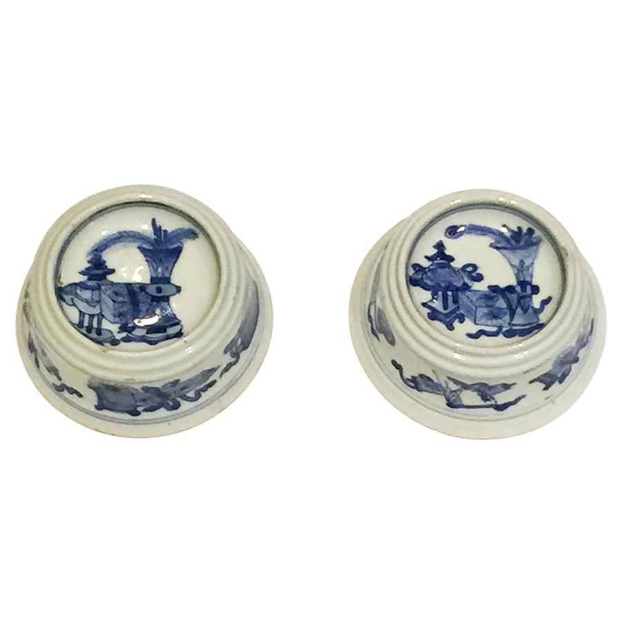 Chinesische Salzstreuer aus blauem und weißem Porzellan, Kangxi im Angebot