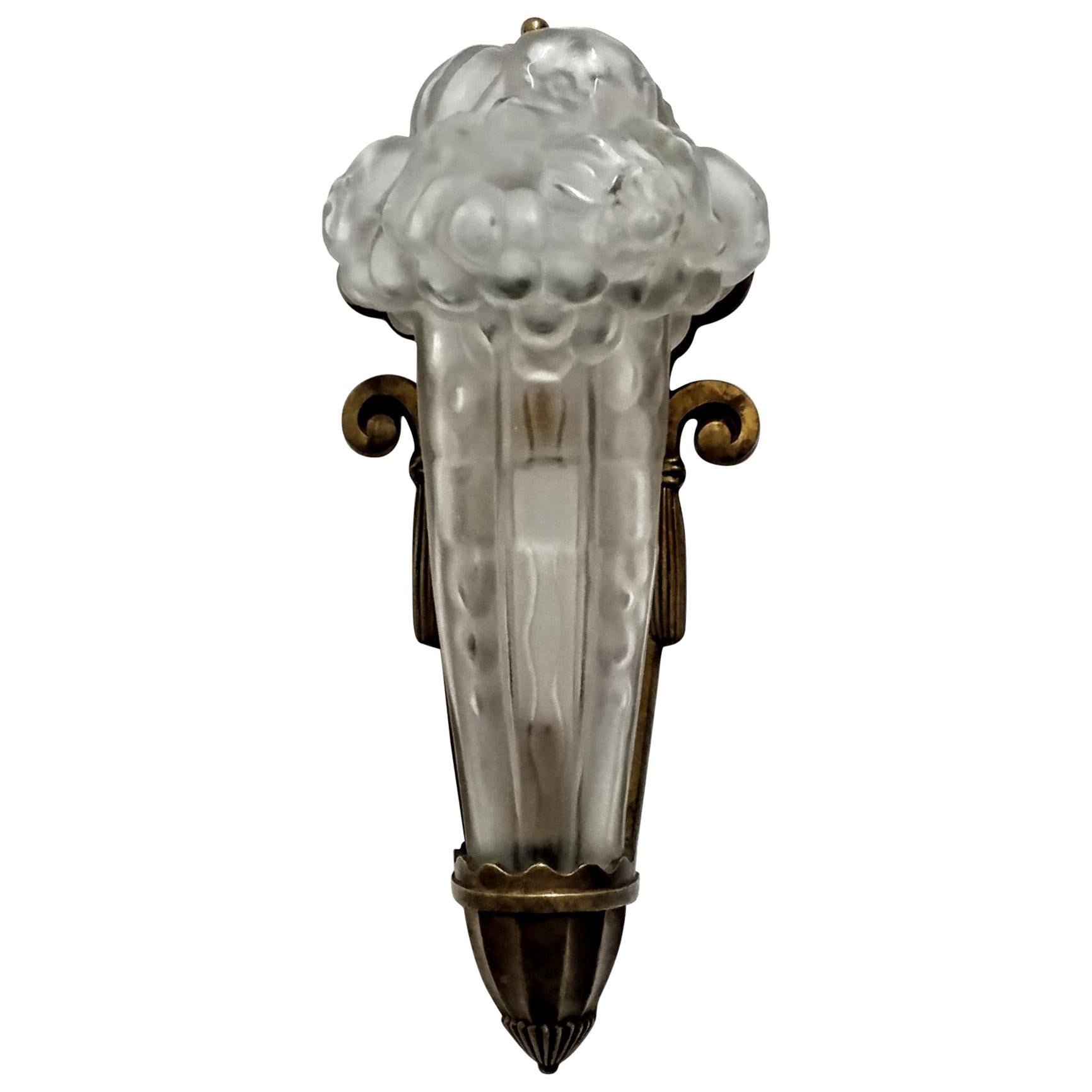 A Single French Art Deco Wall Sconce by Genet et Michon 