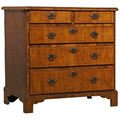 Early 18th Century Walnut Chest of Drawers with Original Handles, of Warm Color