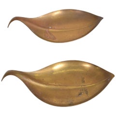 Vintage Mid-Century Modern Brass Dish Decorative Plates in Brass Leaf Shape