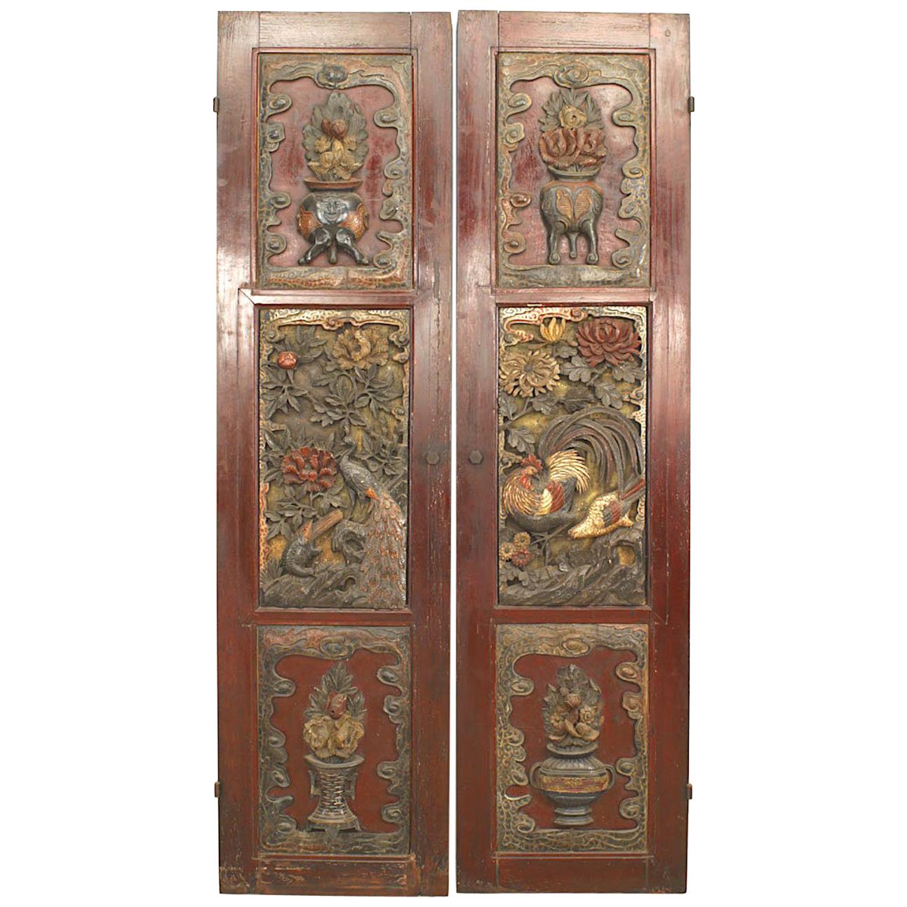 Paire de panneaux de porte chinois polychromes et laqués