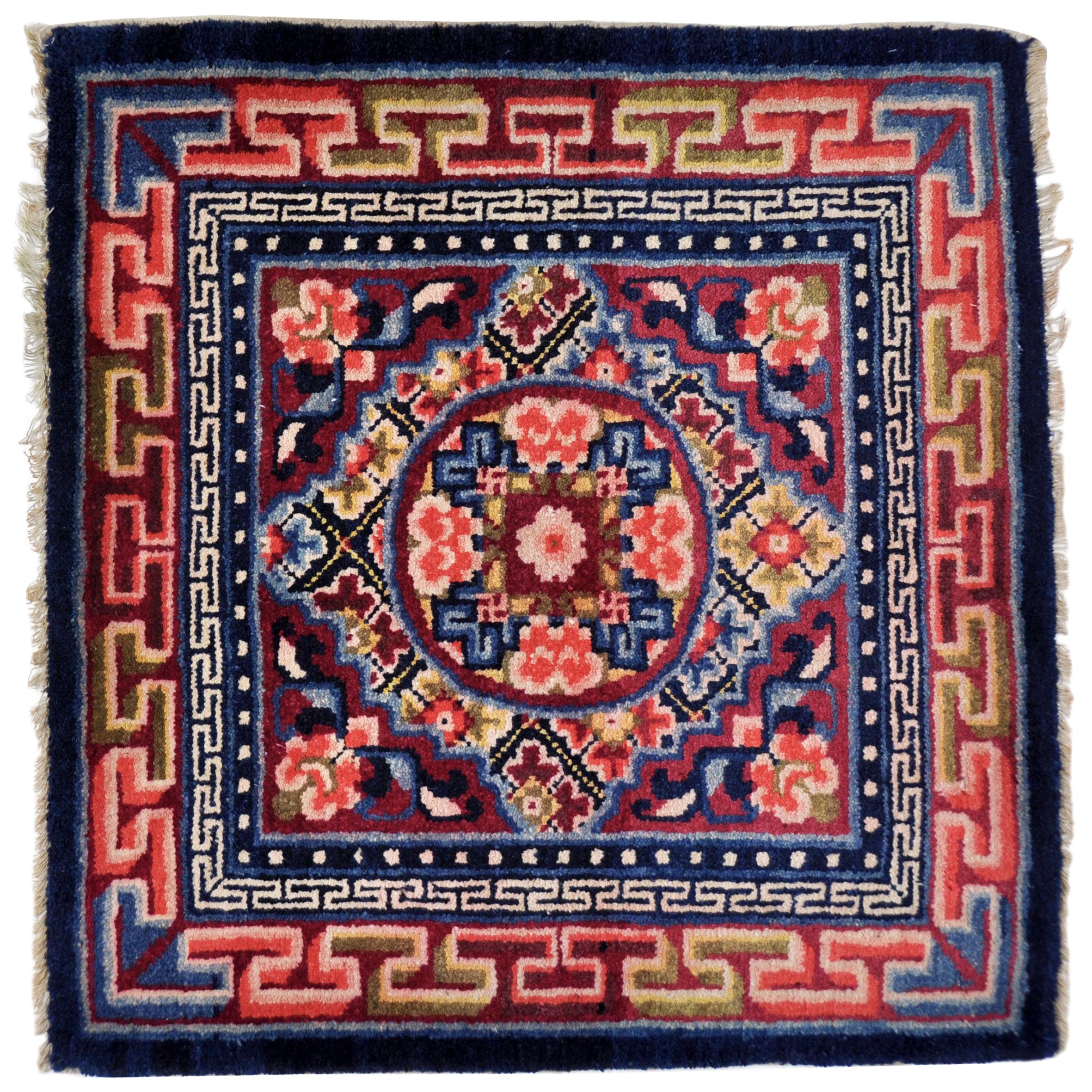 China - Rug - carpet - Hand Knotted Wool Red, Blue and White 68 x 68 cm For Sale