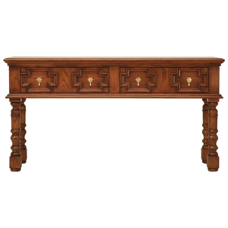 Traditional English Style Console Table For Sale at 1stdibs