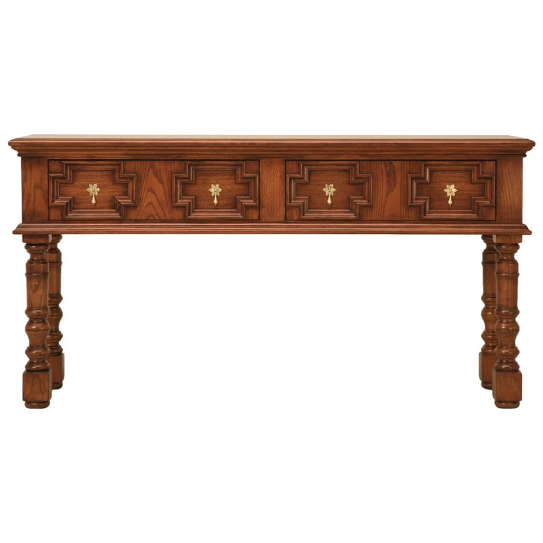 Traditional English Style Console Table For Sale at 1stDibs