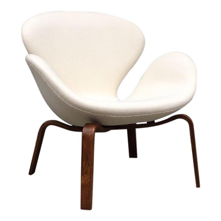 Rare Version of "Swan" Armchair by Arne Jacobsen with Wooden Base, circa 1960
