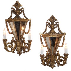 Paire d'Appliques Murales Italiennes à Deux Lumières en Bois Doré et Miroir