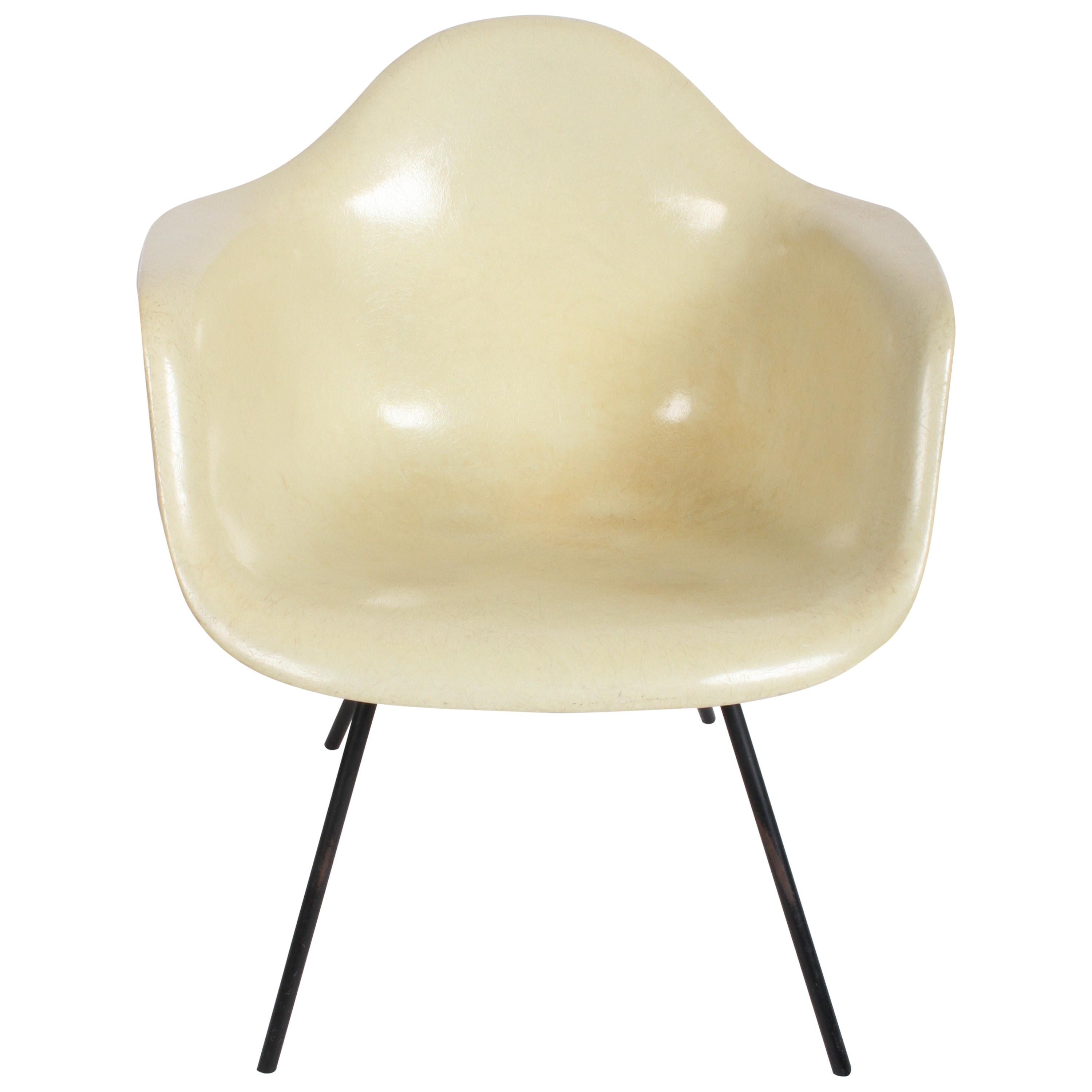 Charles Eames for Herman Miller Low DAX Shell Armchair For Sale