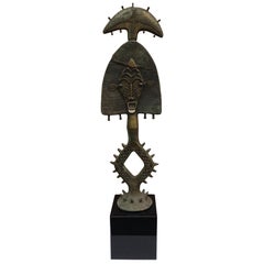 Reliquaire africain Kota Grande sculpture en bronze du Gabon:: Mbulu-Ngulu