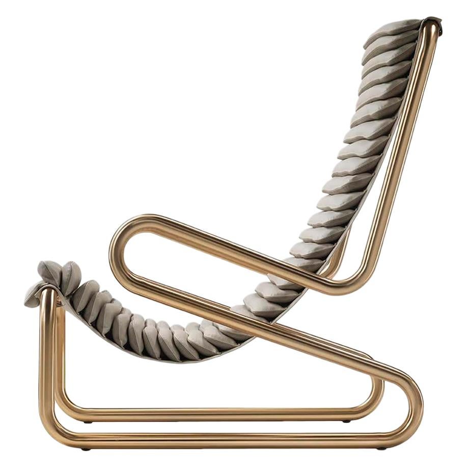 Armadillo-Sessel aus hellgrauem Stoff mit goldenem Gestell von Busnelli im Angebot