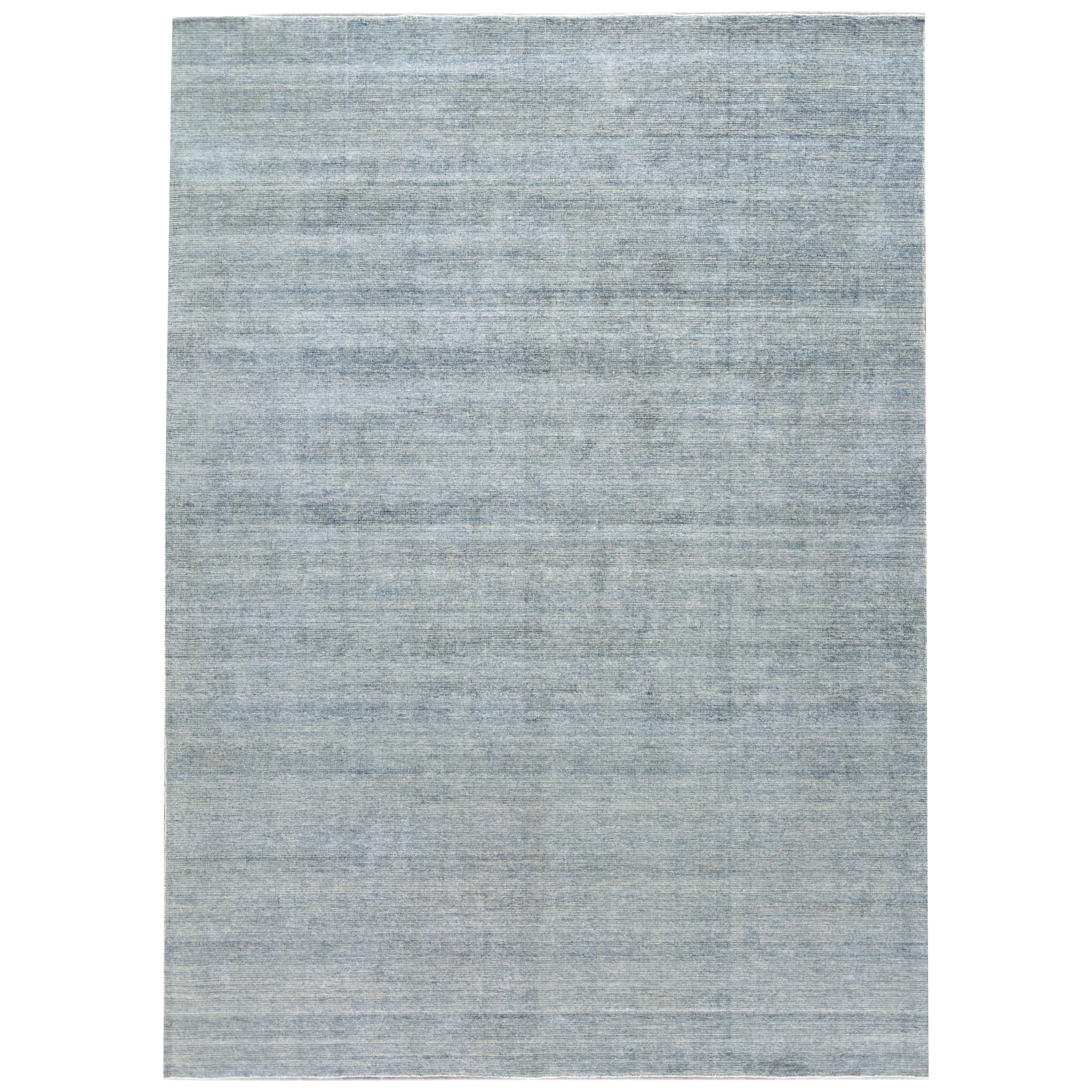 Apadana Moderner Boho-Blauer handgefertigter Teppich aus Bambus/Seide