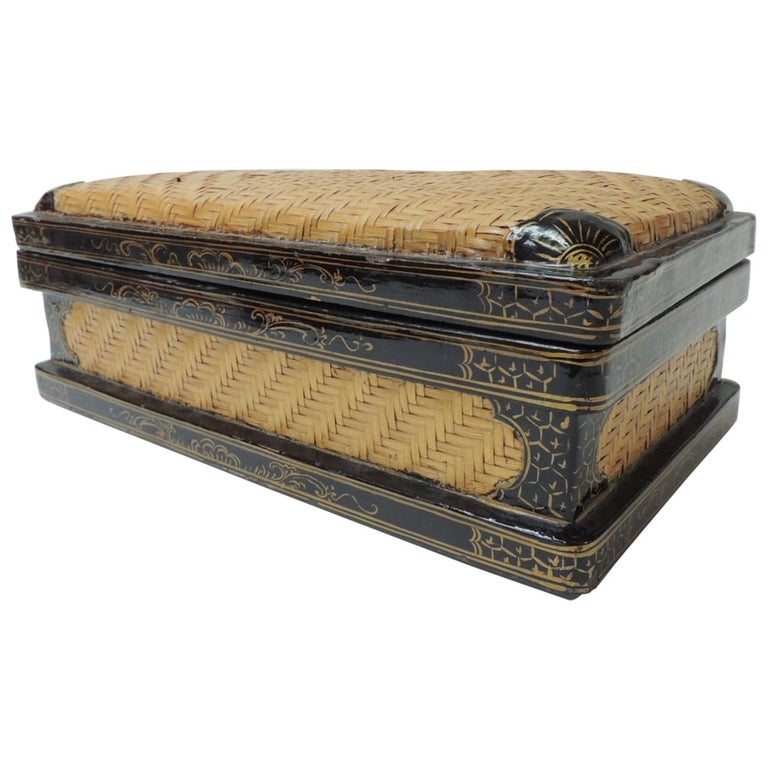 Large Rectangular Bamboo and Black Lacquered Asian Decorative Box at