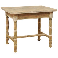 Ancienne table européenne en bois avec plateau transitionnel et rangement