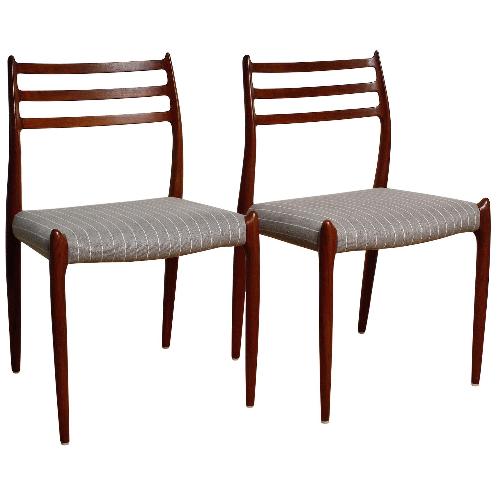Ensemble de six chaises de salle à manger en teck des années 1960 entièrement restaurées par Niels O. Møller en vente