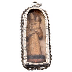 Pendentif reliquaire:: argent:: verre:: bois:: 17ème siècle