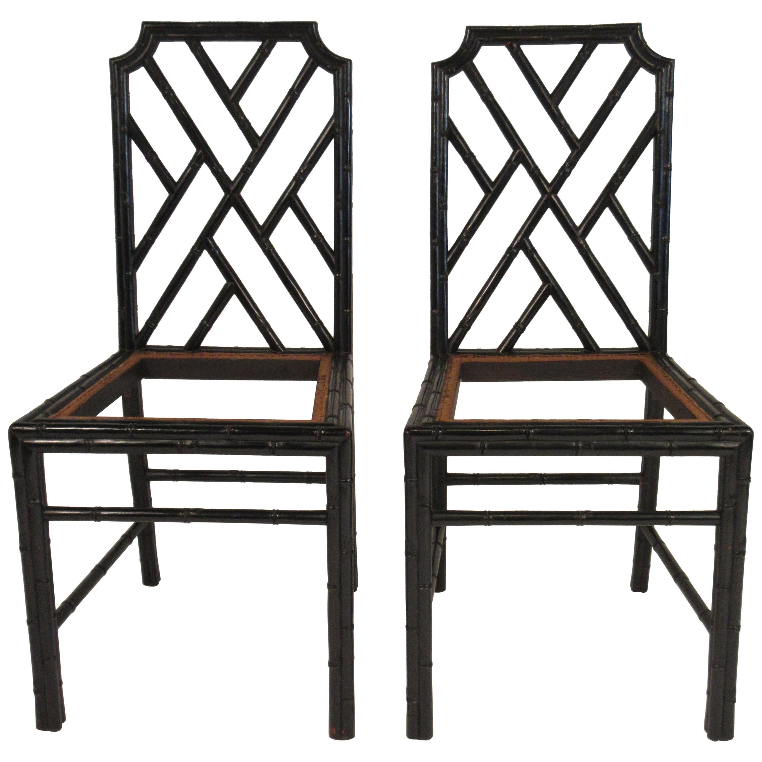 Paire de chaises d'appoint en faux bambou des années 1940