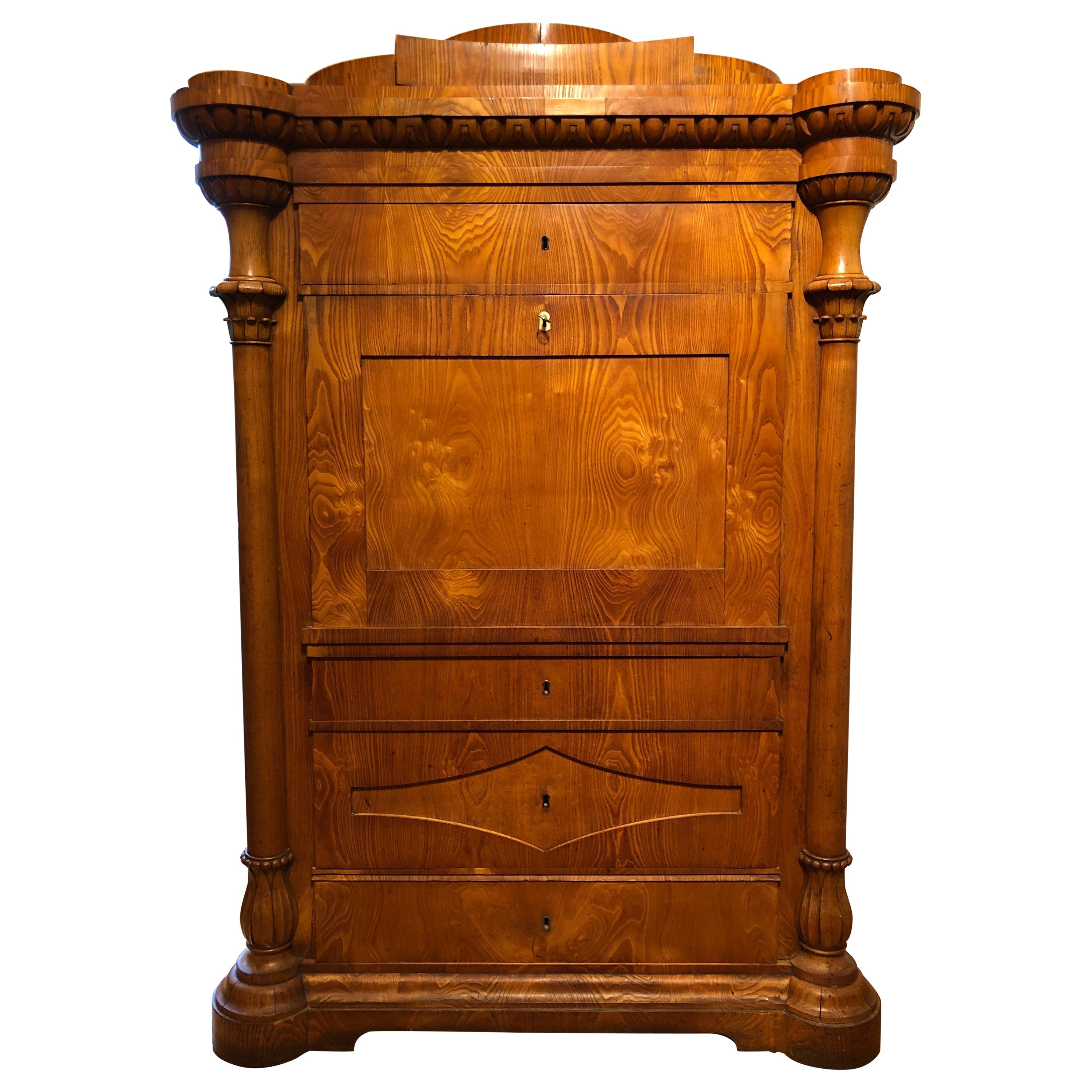 Exceptional Biedermeier Secretaire a Abatant Baltic Walnut, German, circa 1830 For Sale