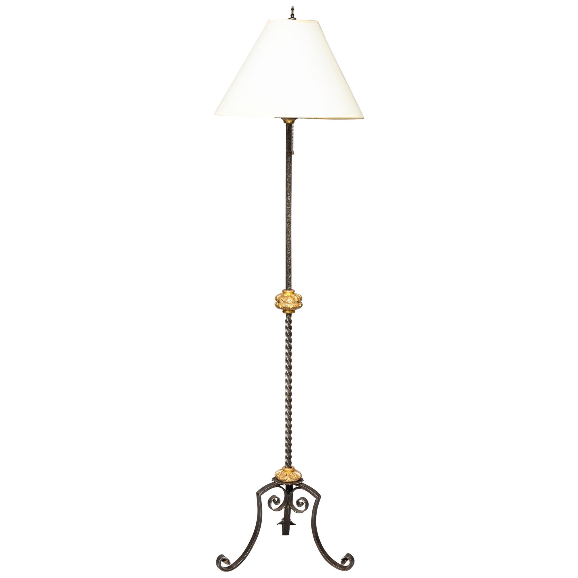 Stehlampe aus Gildenholz und Schmiedeeisen im Angebot