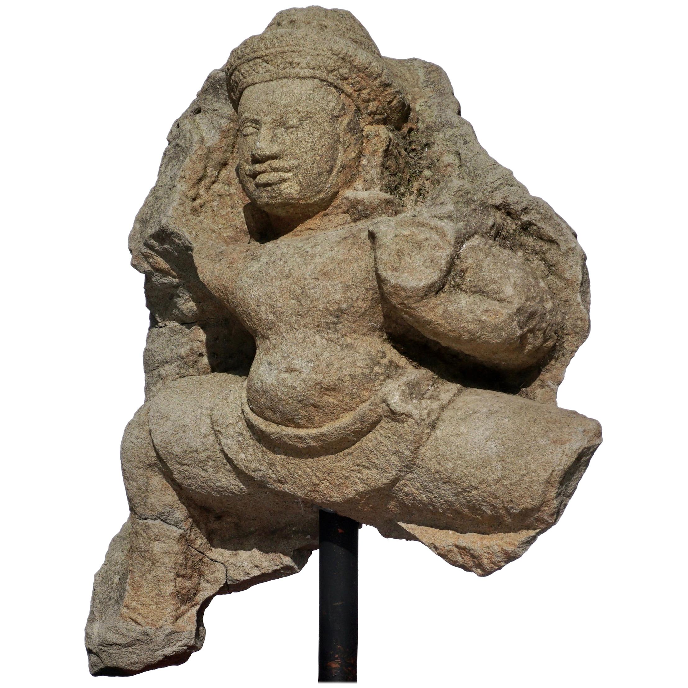 Stèle en grès khmer schisteux de Bouddha ou Shiva:: 12ème siècle