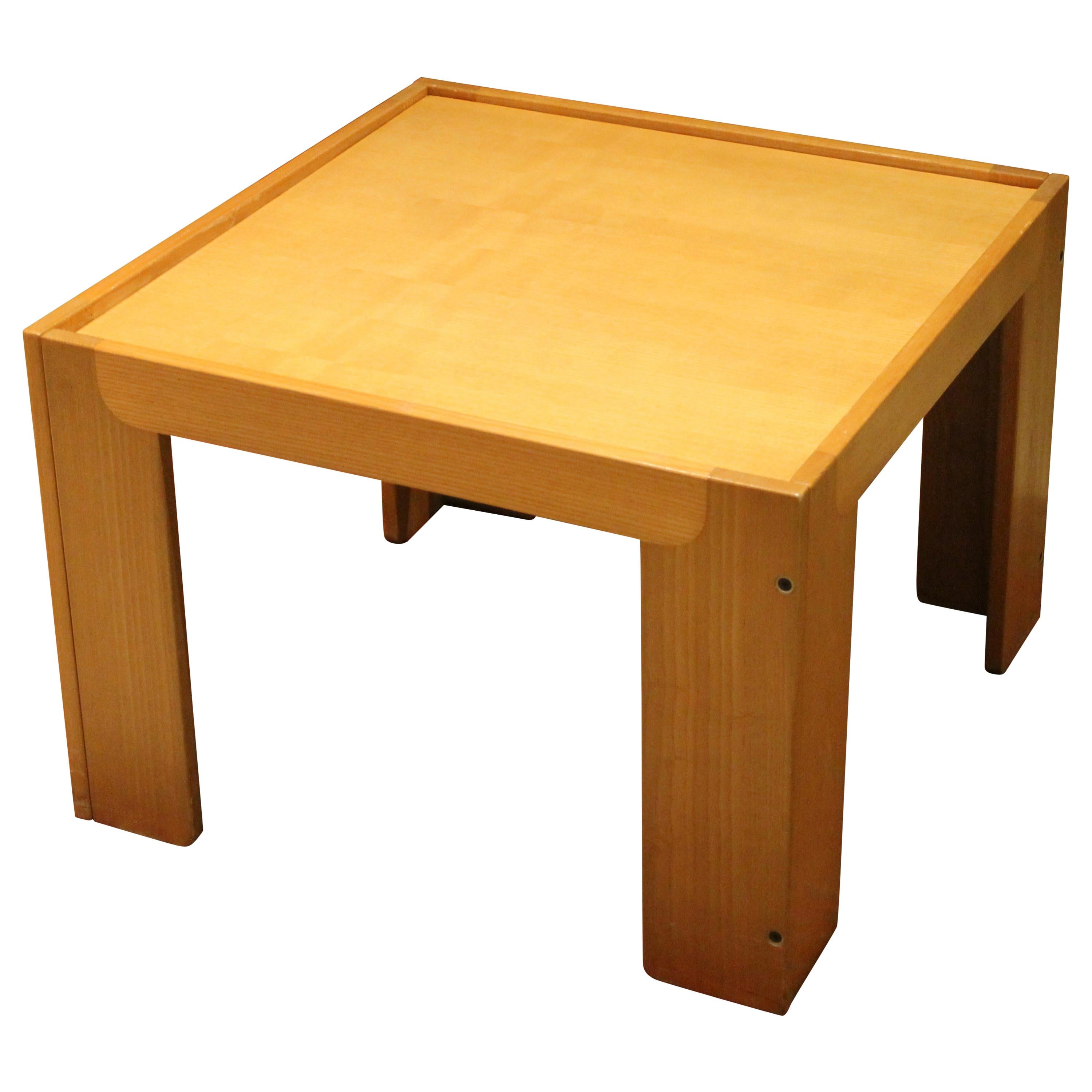 Cassina, tavolino quadrato in legno chiaro di design italiano del Mid-Century Modern Design