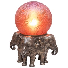 Lampe éléphant en bronze autrichien avec abat-jour en verre d'art