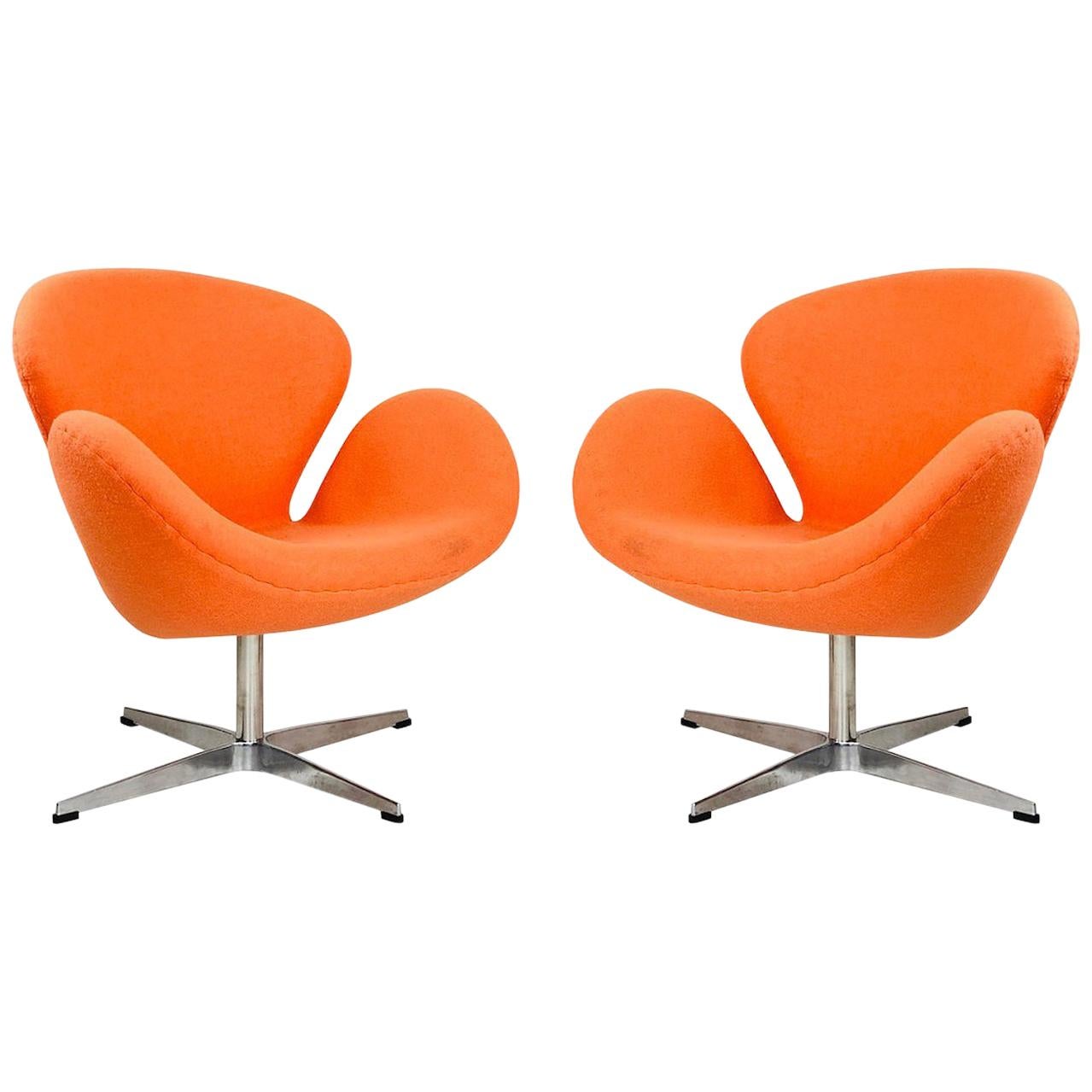 Pair of Vintage Swan Chairs in the Style of Arne Jacobsen
