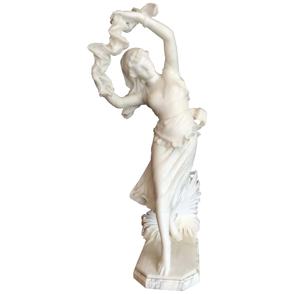 Italian Carved Statue of Odalisque in Marble, 19th Century For Sale