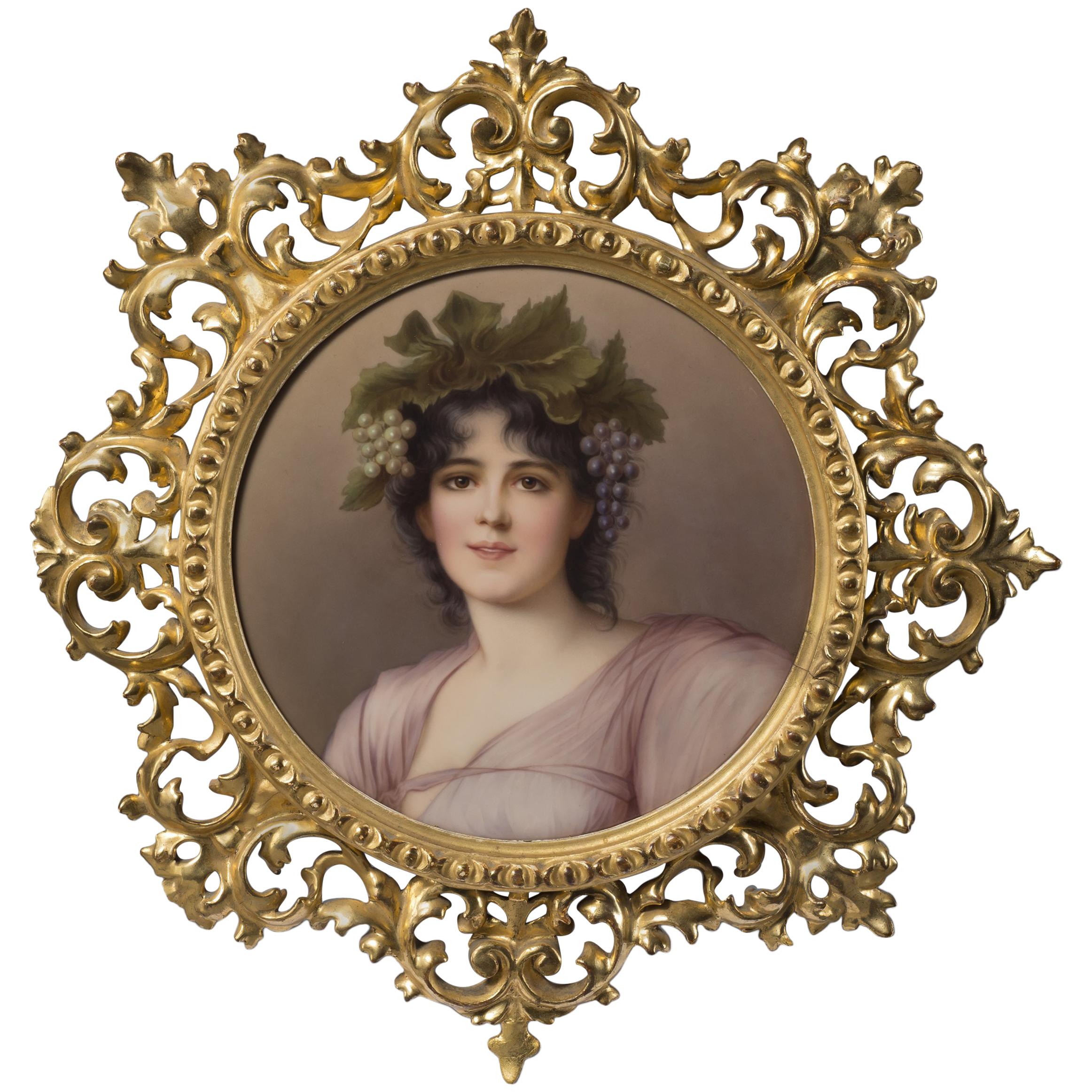Placa de porcelana estilo KPM que representa a una doncella como joven bacante, hacia 1910