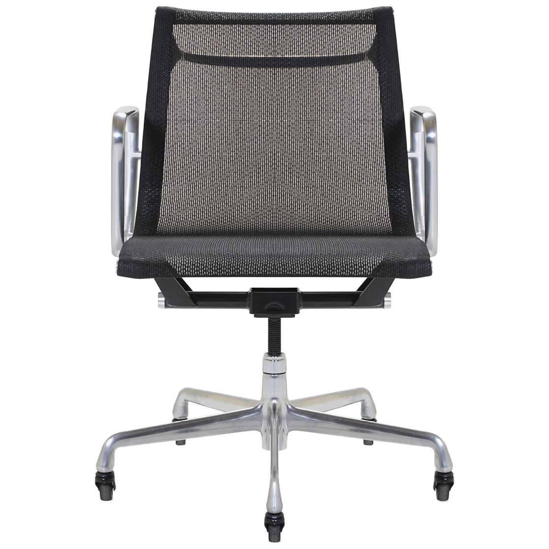 Aluminum Group Management Chair by Charles & Ray Eames for Herman Miller