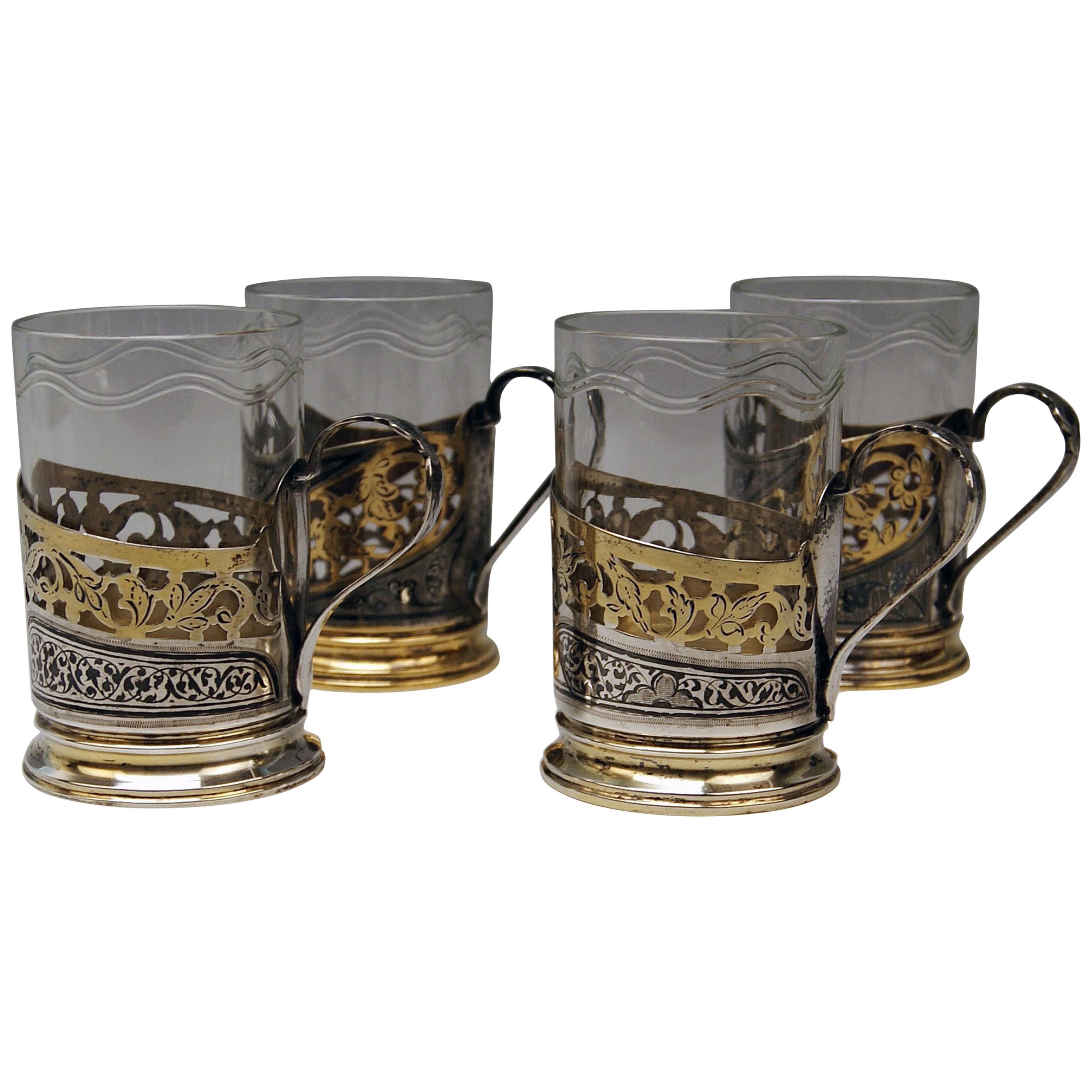  Set von vier Teegläsern aus Silber, 875, Russland, Moskau, hergestellt ca. 1958-1965 im Angebot