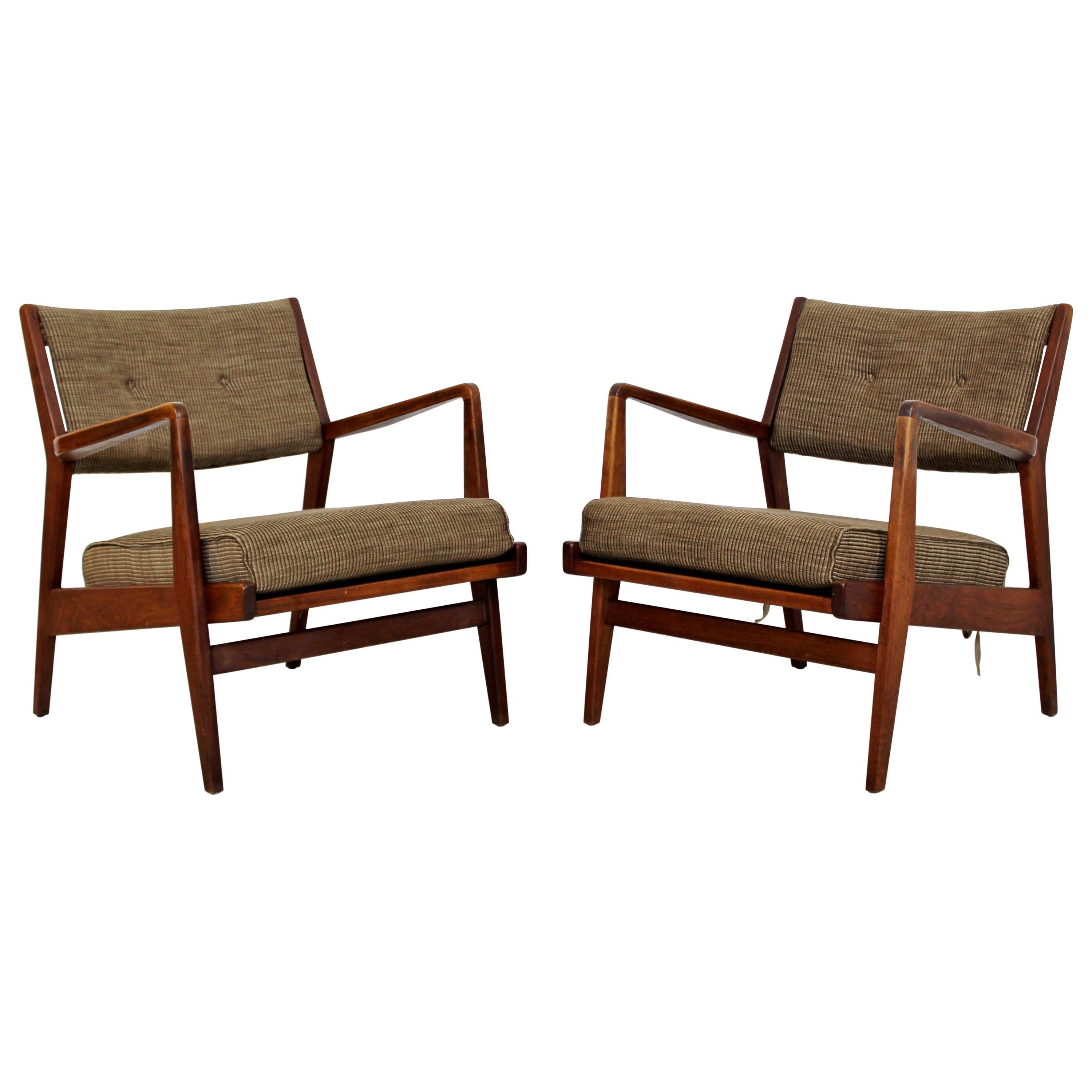 Mid-Century Modern Jens Risom Pair of Walnut Lounge Armchairs, 1960s
