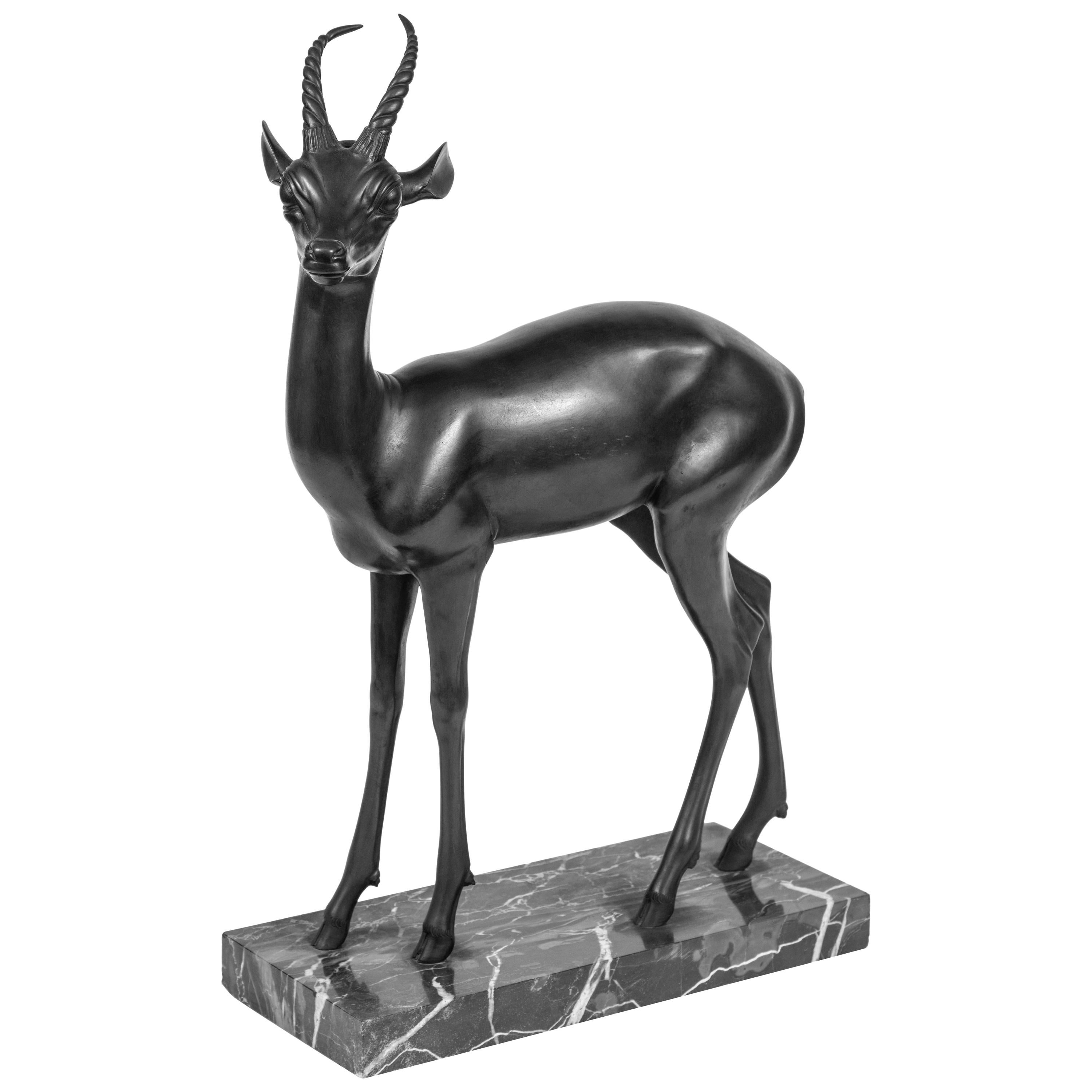 Antilope en bronze moulé, datant d'environ 1935 en vente
