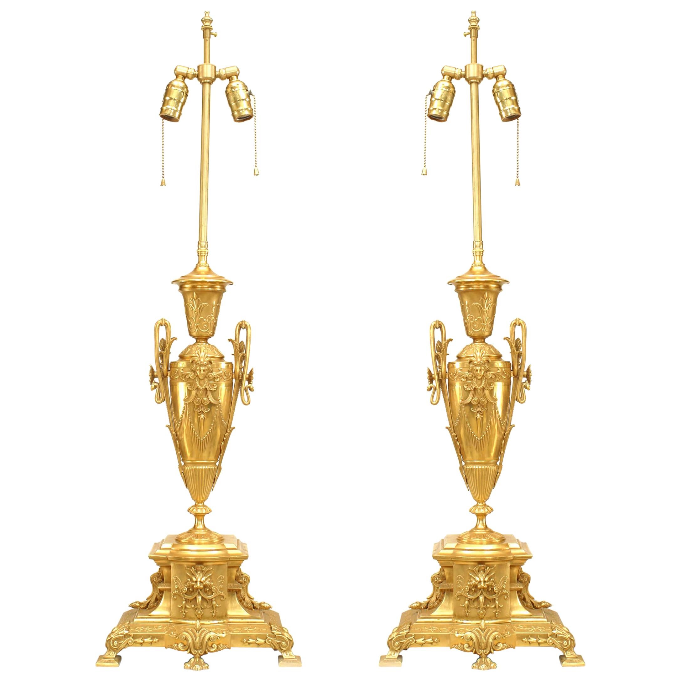 Französische viktorianische Urnenlampen aus vergoldeter Bronze, Paar