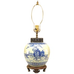 Lampe de bureau chinoise en porcelaine céladon sur socle en teck