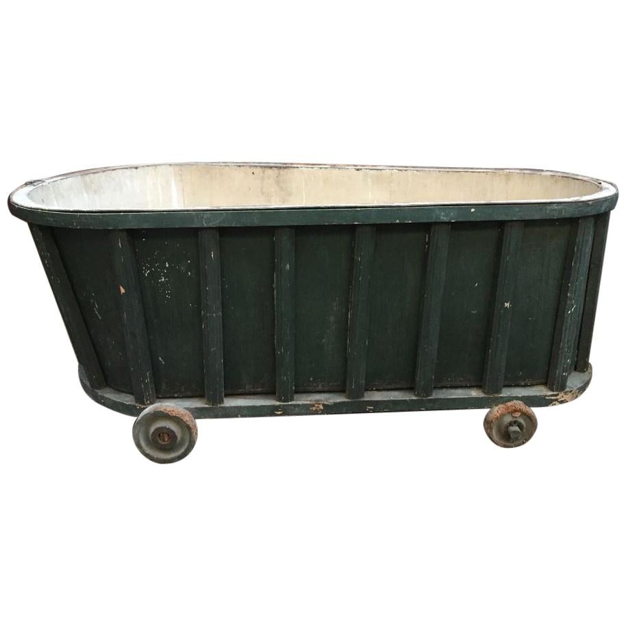 19th Century French Bath Tub Covered with Green Painted Wood Panel, 1890s For Sale