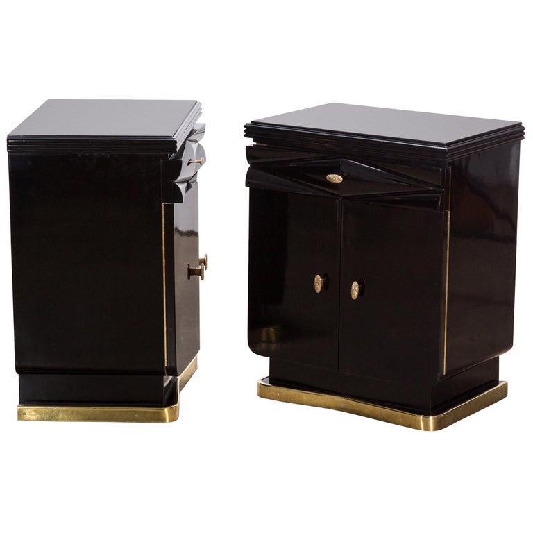 Pair Of Antique Italian Art Deco Bedroom Night Stands By