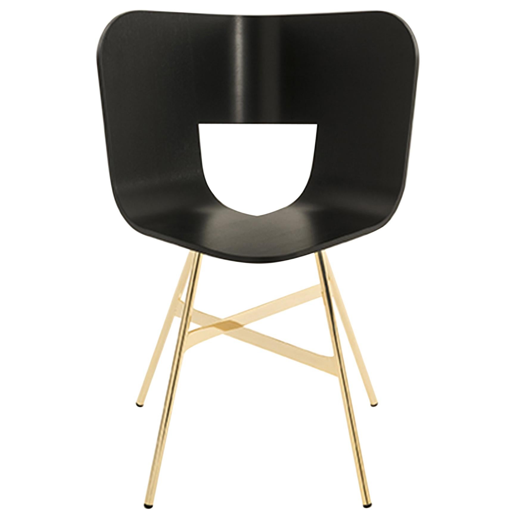 Chaise Tria, coquille de contreplaqué noir, pieds dorés, icône minimaliste fabriquée en Italie