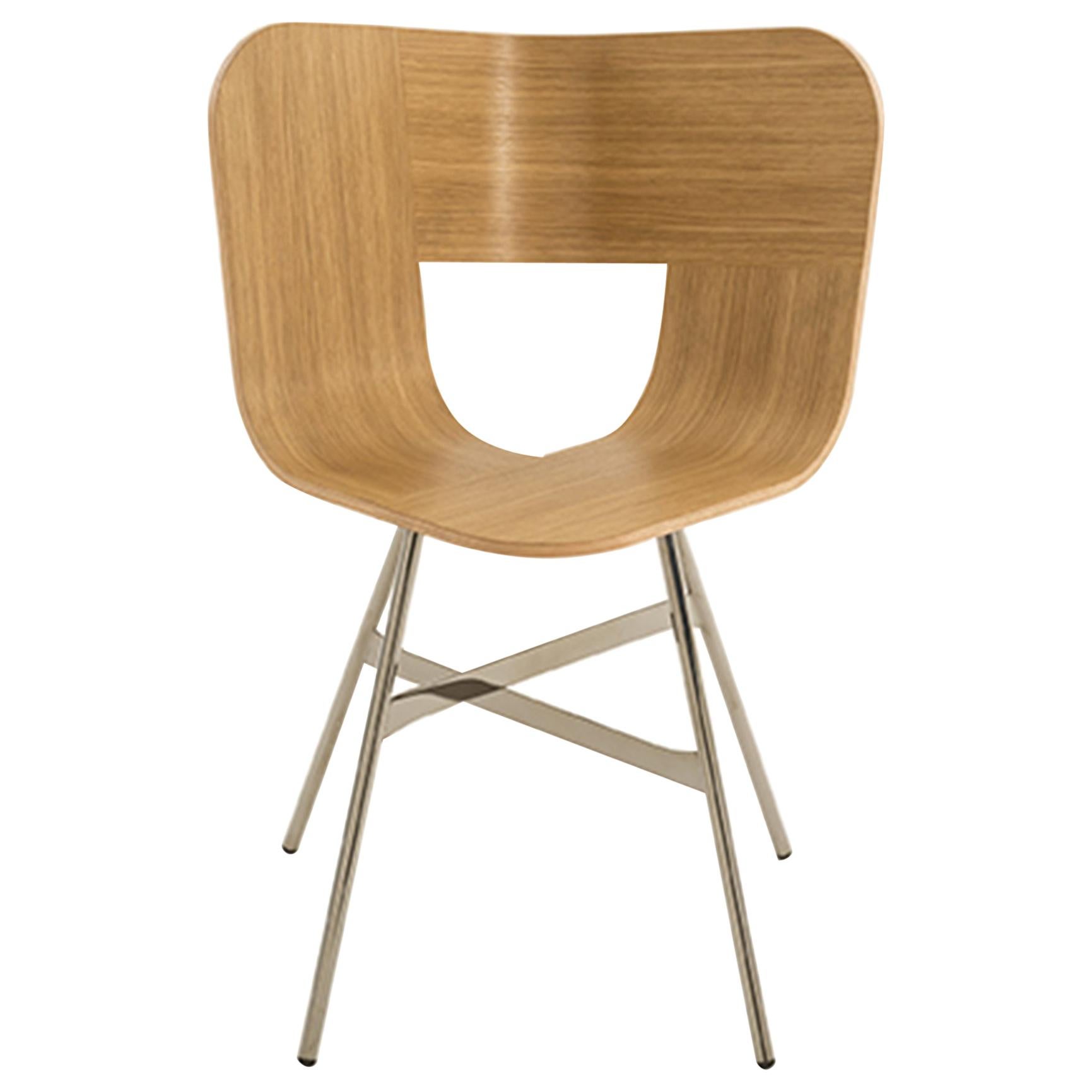Tria-Stuhl, Muschelschale aus Eiche, Beine aus schwarzem Chrom, minimalistische Metall, hergestellt in Italien im Angebot