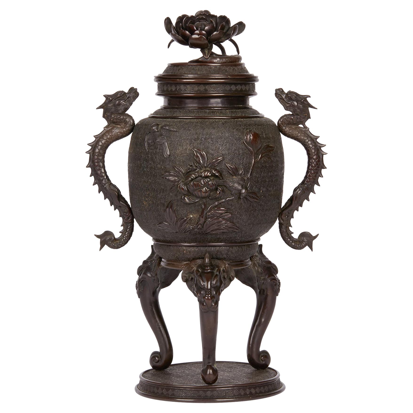 Grande urne japonaise Meiji en bronze à couvercle, XIXe siècle