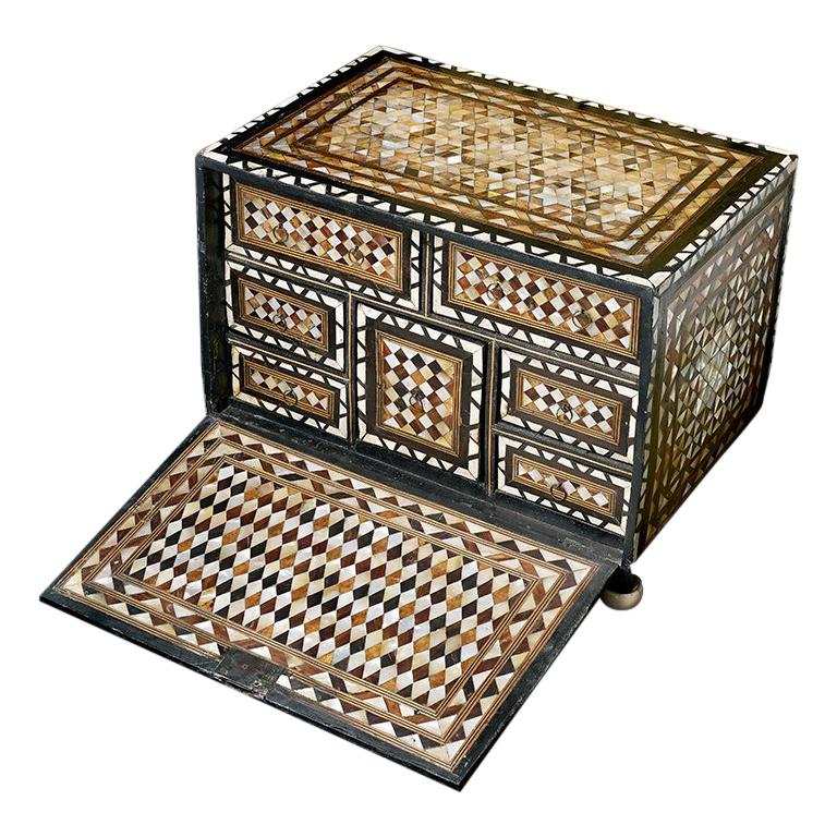 Sehr seltene osmanische Tischbox, um 1600 im Angebot