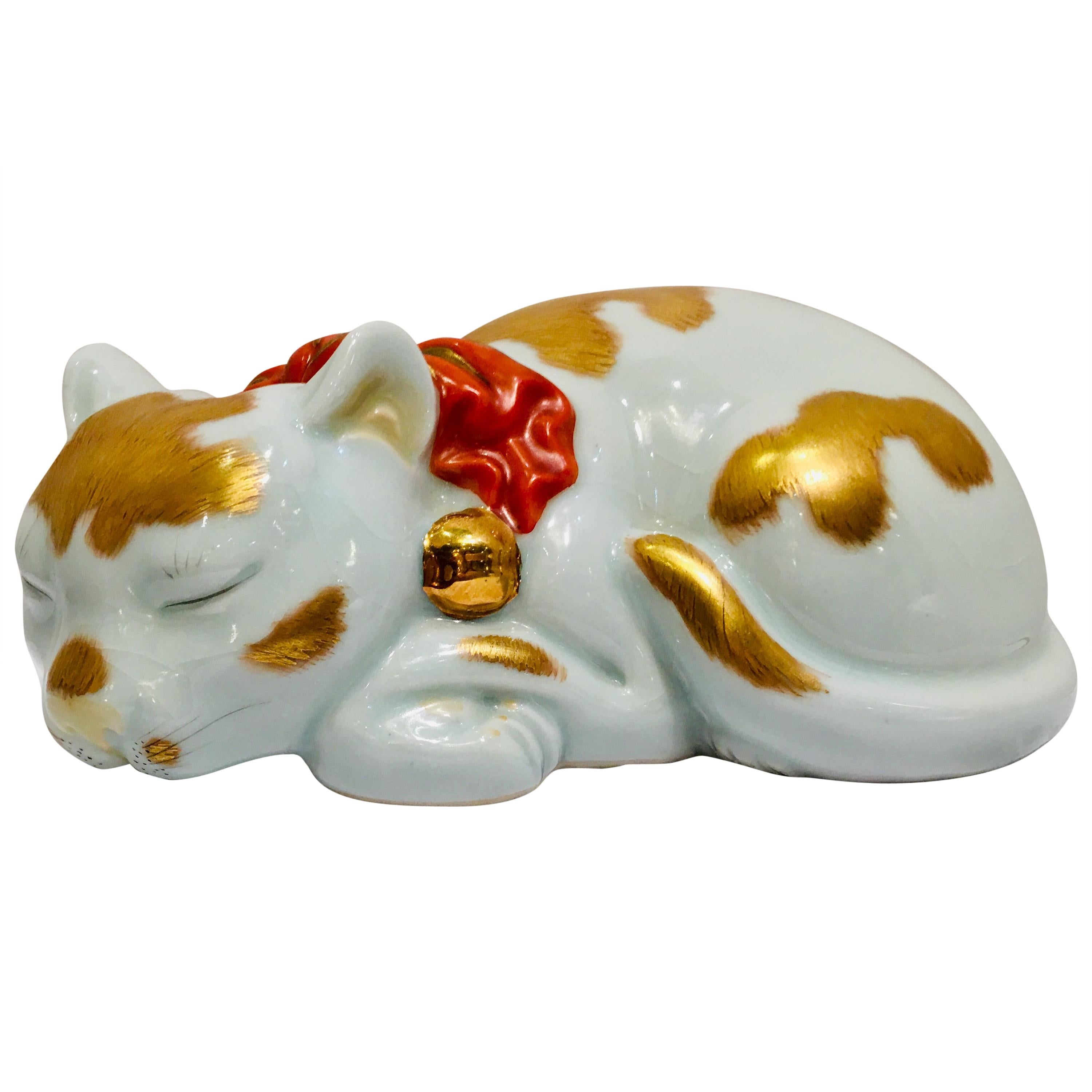 Kutani Japanese Porcelain Small Sleeping Cat circa 1920s Handmade Hand Painted