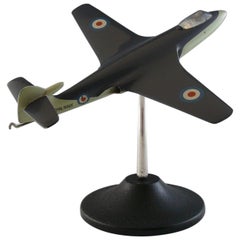 Modèle réduit d'avion à réaction militaire Hawker Sea Hawk, datant d'environ 1950