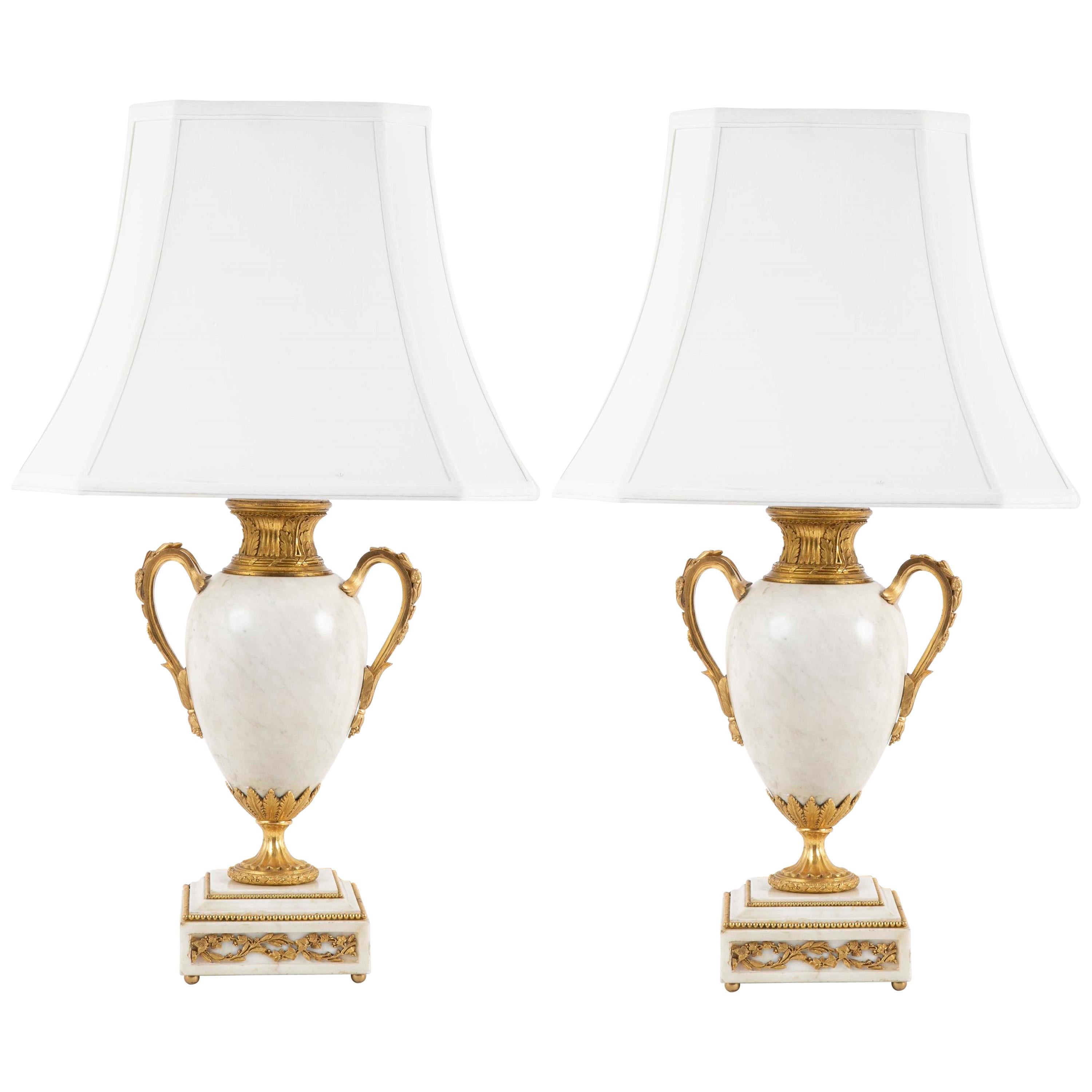 Coppia di lampade in marmo in stile Luigi XVI