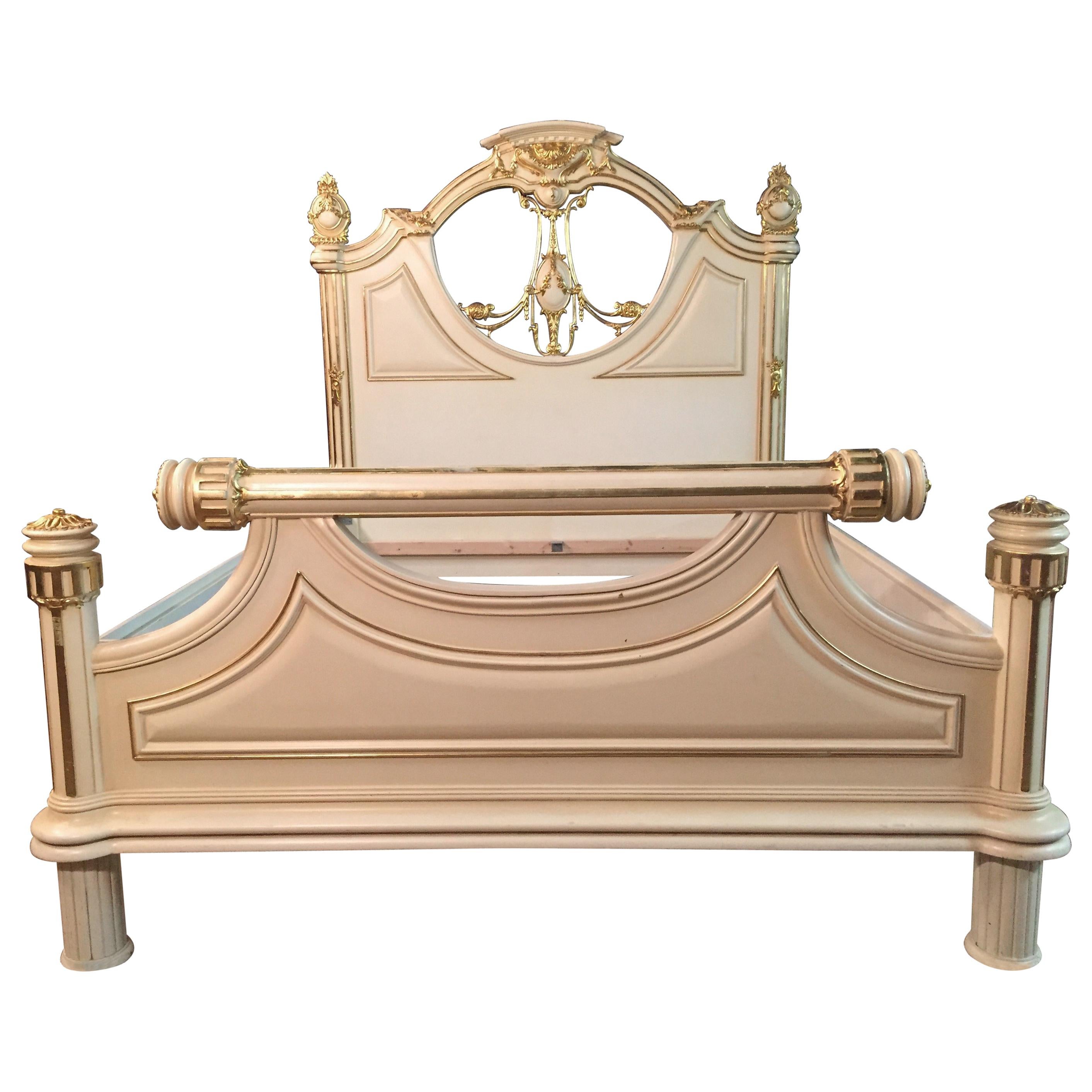 Majestic Baroque Bed in the antique  Style of Louis XVI beech hand carved For Sale