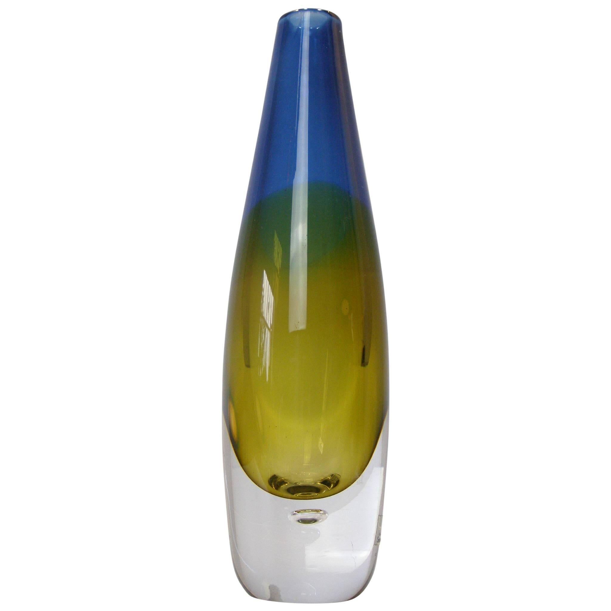 Vicke Lindstrand for Kosta Two-Tone Sommerso Glass Vase with Controlled Bubble For Sale