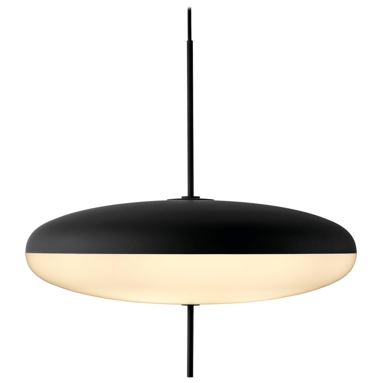 Gino Sarfatti Model No. 2065 Ceiling Light in Black and White For Sale