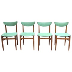 Ensemble de 4 chaises françaises de qualité en orme des années 1950