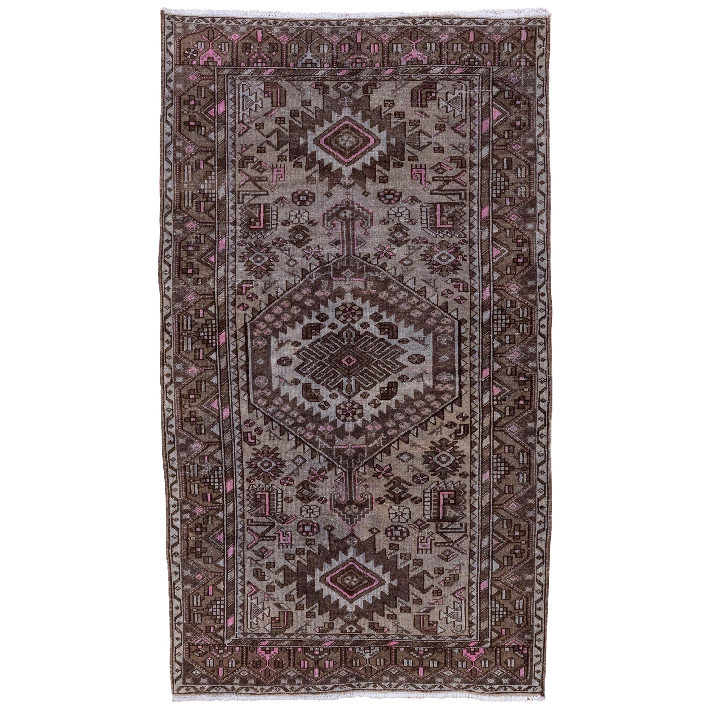 Antiker persischer Hamadan-Teppich mit rosa Pappeln im Angebot
