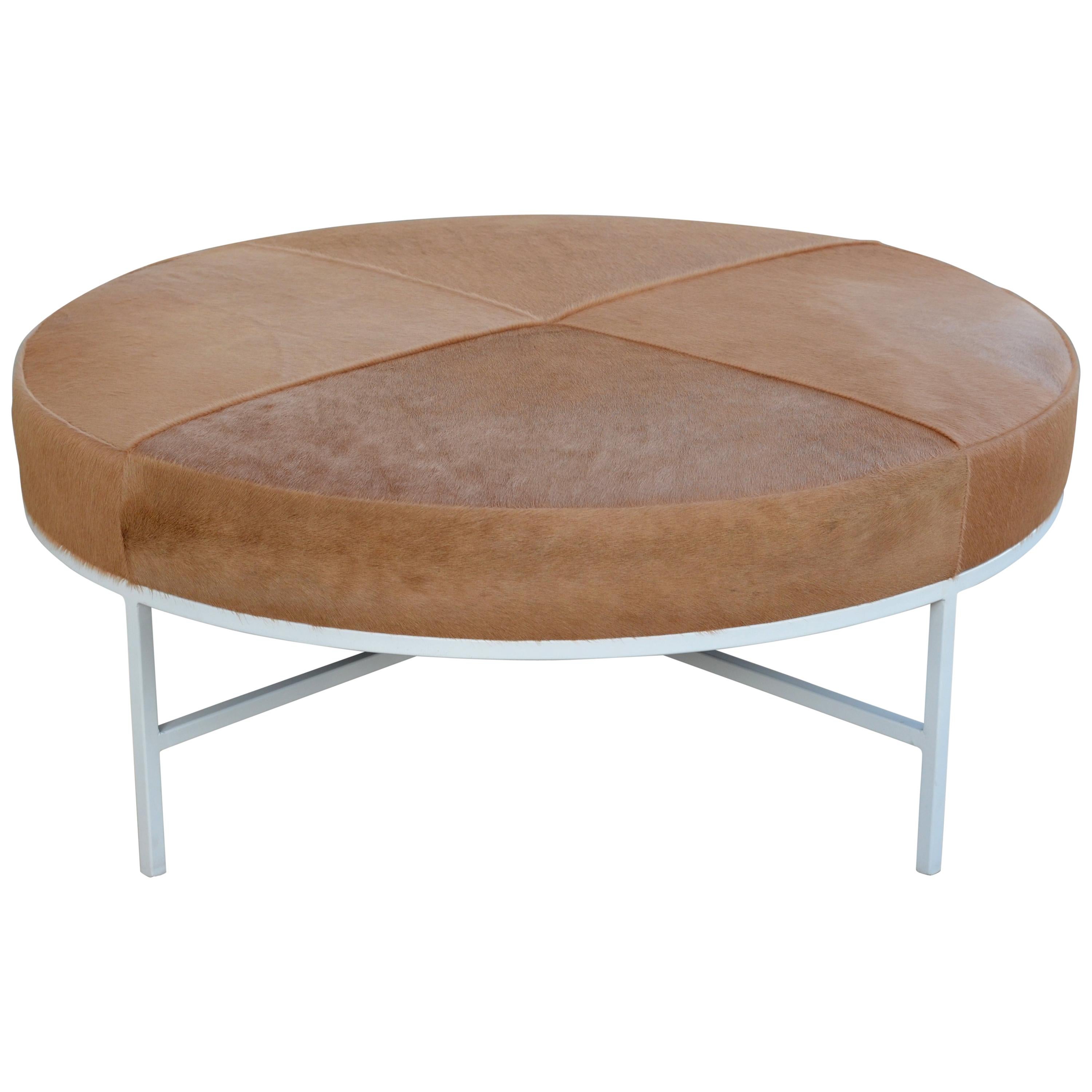 Pouf ou table basse Tambour en cuir blanc et beige par Design Frères