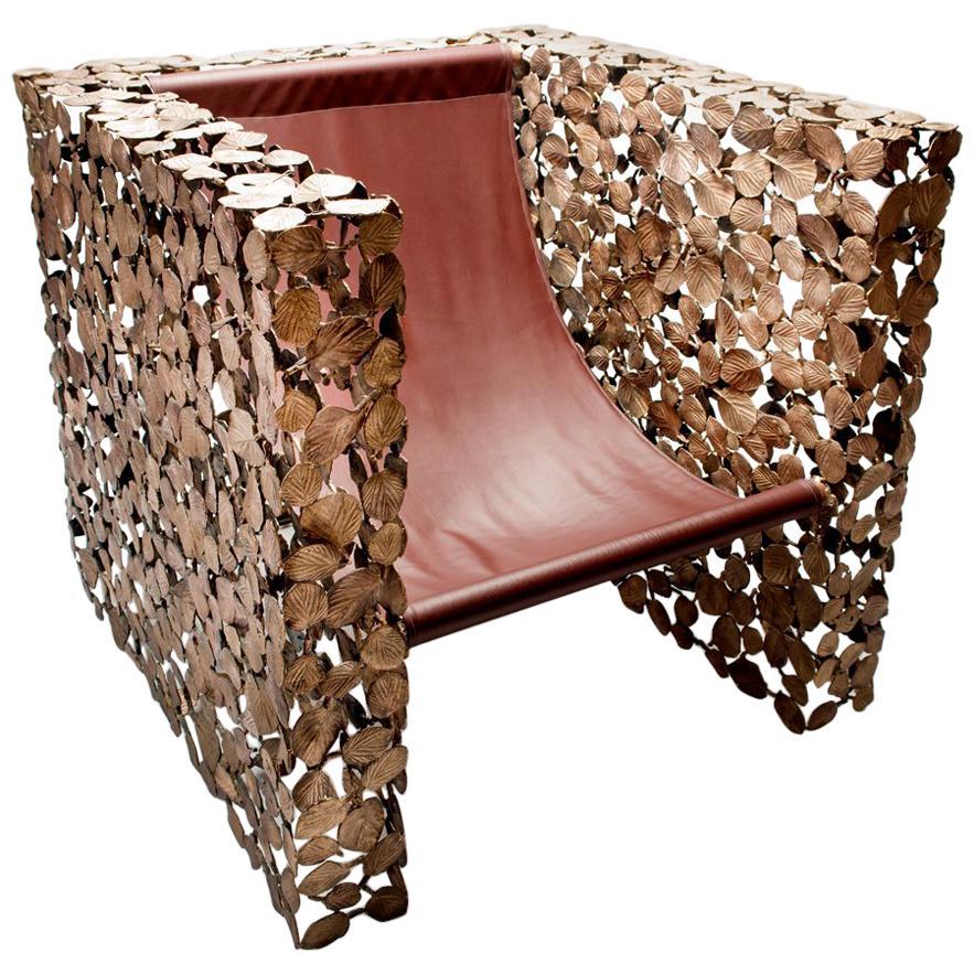 „Kontrast zwischen Wissenschaft und Tod“-Stuhl aus burgunderrotem Leder von Gregory Nangle im Angebot